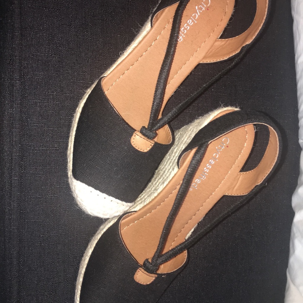 BLACK WEDGES